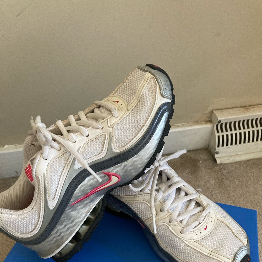 Woman’s Nike Reax Run 5 Sneakers Size 6 Pink and White with Silver.